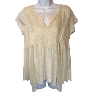 Coco + Jaimeson Flowy lace top NWT